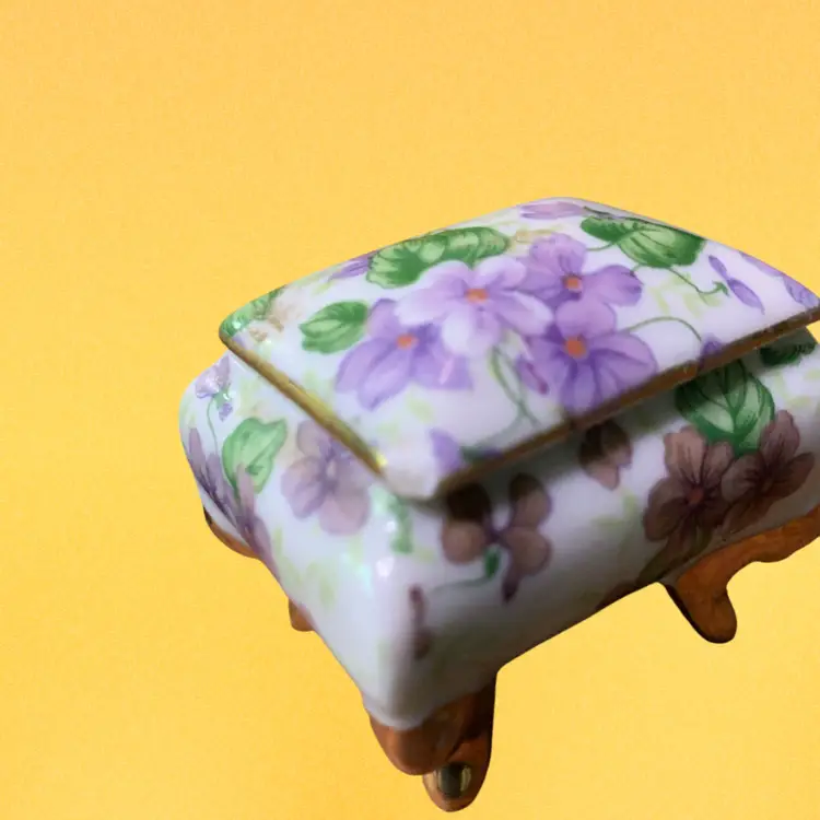 18. Set Of Two Vintage Lefton Violets 4-Footed Trinket Box Miniature Purple Floral Gold