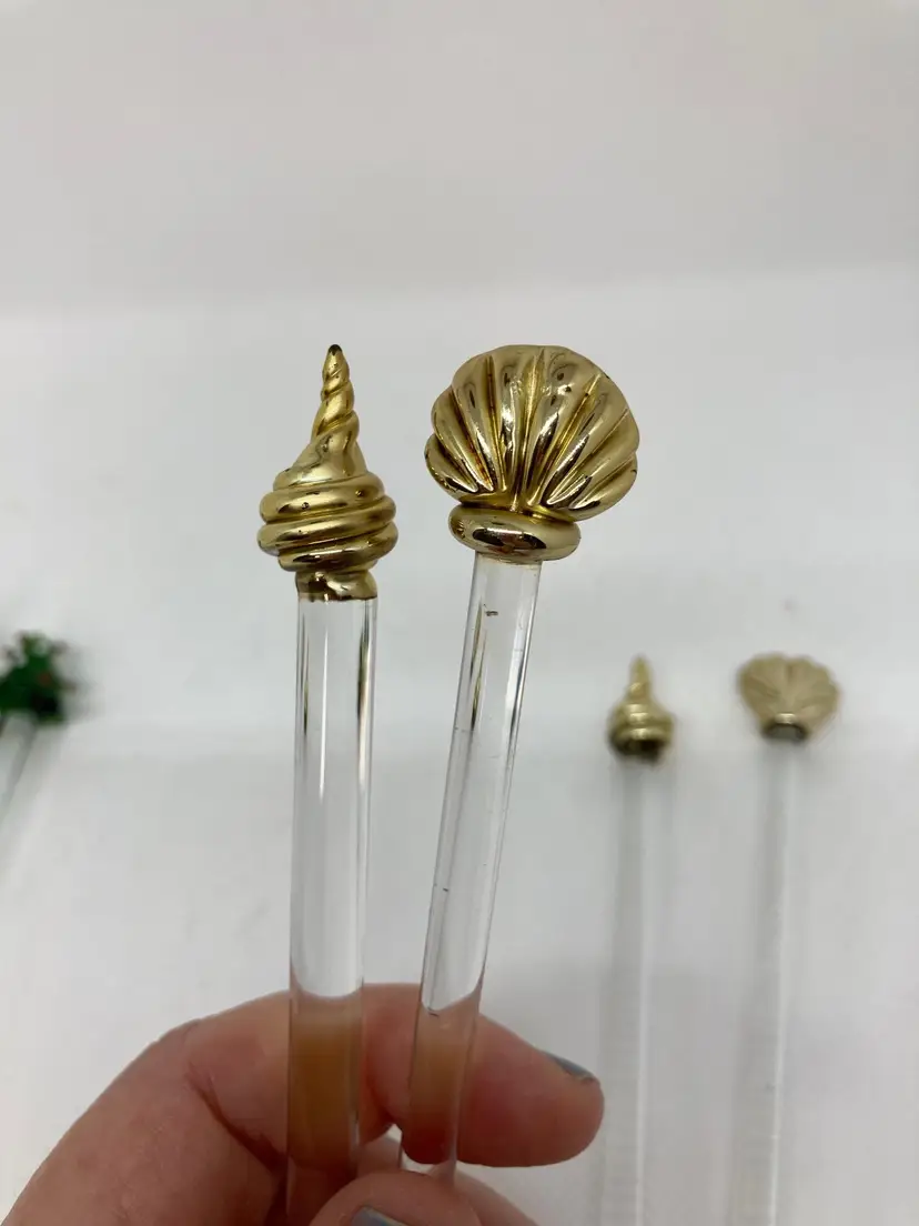 Shell swizzle sticks