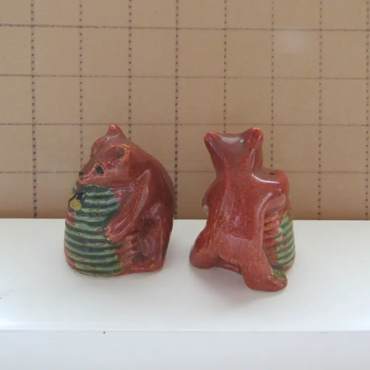 VTG Bears with Beehives Salt and Pepper Shaker Set