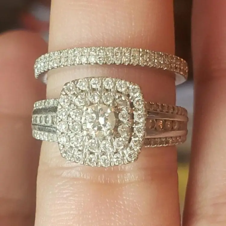 10k WG- 1 CT. T.W. Diamond Double Cushion Frame Bridal Set