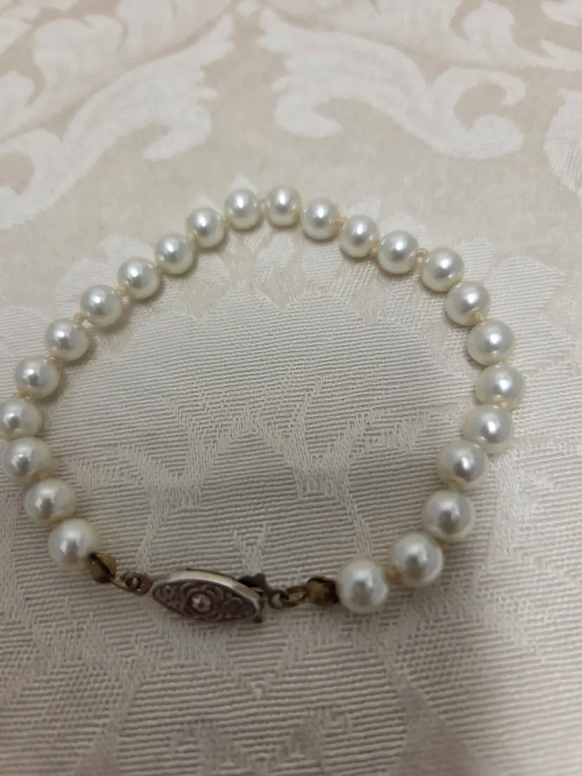Vintage Knotted 6" Faux Pearl Bracelet with Gold Tone Clasp