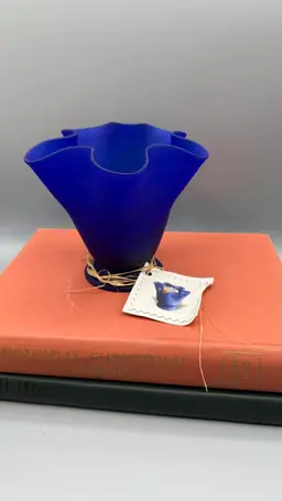 Artisan Cobalt Blue Frosted Glass Lettuce Leaf Votive / Small Vase - Made in Mexico 
Aprox. 5”x5.5”