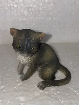 Vintage Resin Cat Figurine As Pictured All Average 3.5-4" In Length