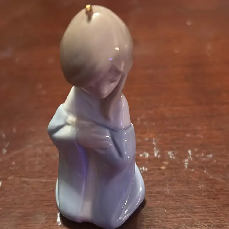 260. . Llardo ornament.