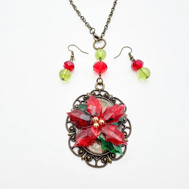 Christmas Poinsettia Pendant Necklace and Matching Earrings Green and Red Antiqued Gold Tone Handmade