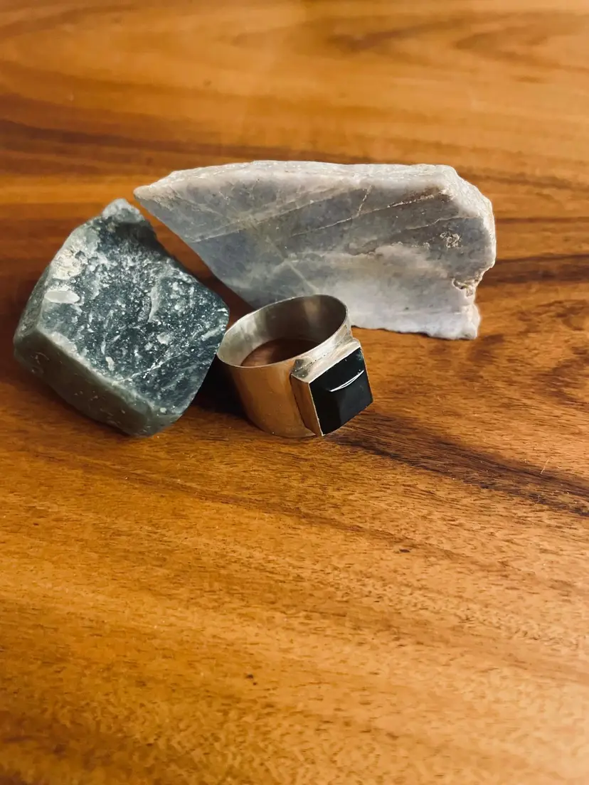 *** NEW RING *** Dark green jade