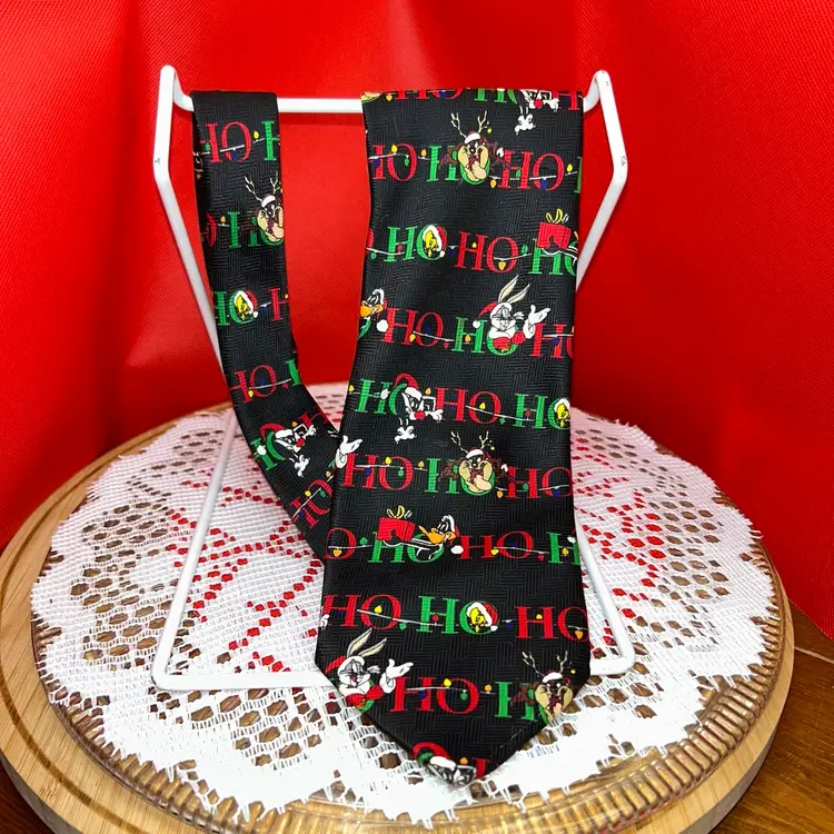 Vintage Warner Brothers’ Looney Tunes
Christmas Necktie “Ho Ho Ho”