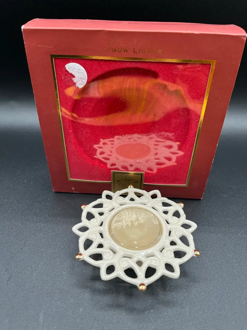 **Lenox Snow Lights Shine Votive Holder 4”❄️