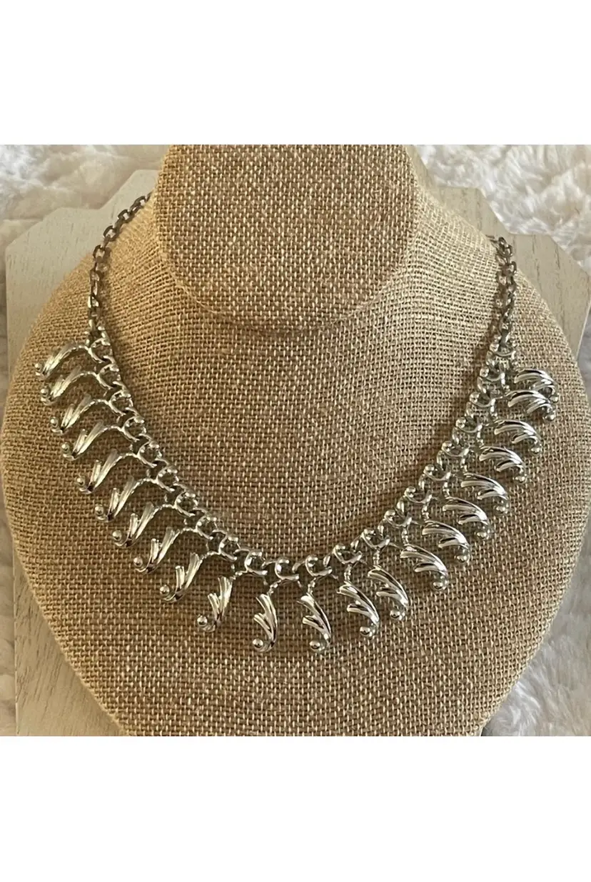 Sarah Coventry modernist swirl dangle necklace