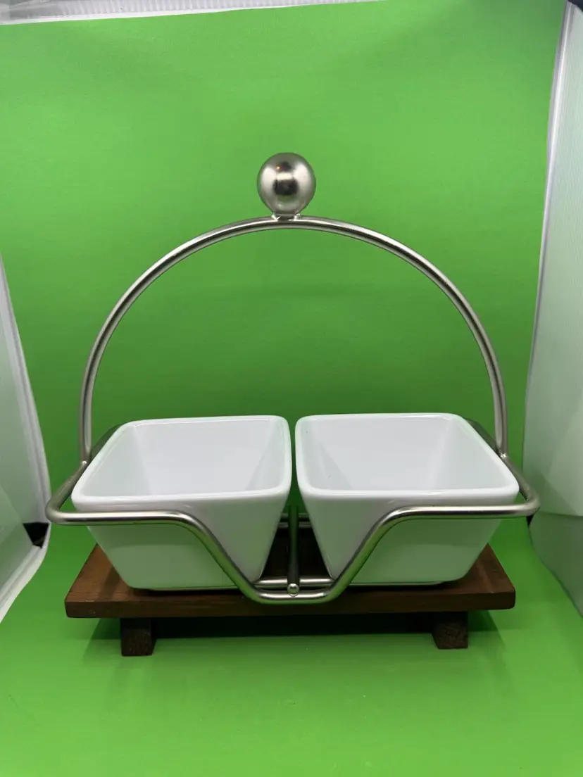 Pampered Chef Serving Dishes And Holder