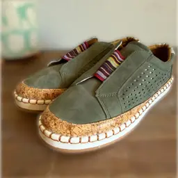 Woman’s Size 6-7 Uk Size (39) Slip On Shoes