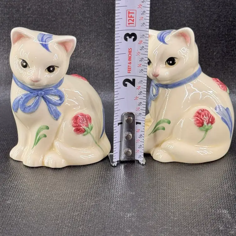 NIB Lenox Poppies On Blue Cat Kitten Salt & Pepper Shakers Barnyard Collection