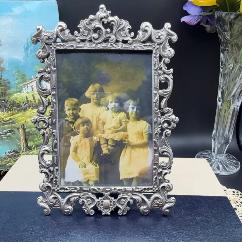 🐞Vtg Linco Ornate Rococo Heavy Pewter Frame
Holds 4x3” Picture