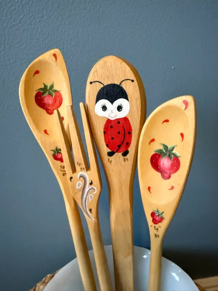 Vtg Hand-Painted Wooden Spoon Set – 1984 Ladybug Strawberry - Folk Art -Set Of 4
