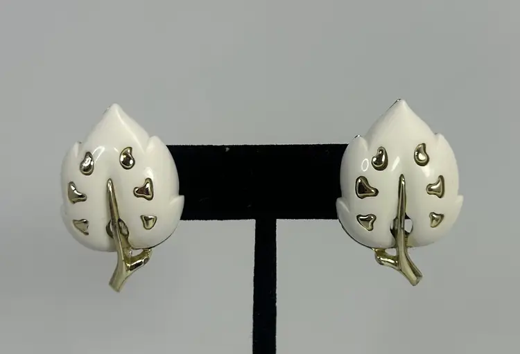 Vintage Sarah Coventry White Lucite Leaf Gold Tone Clip On Earrings