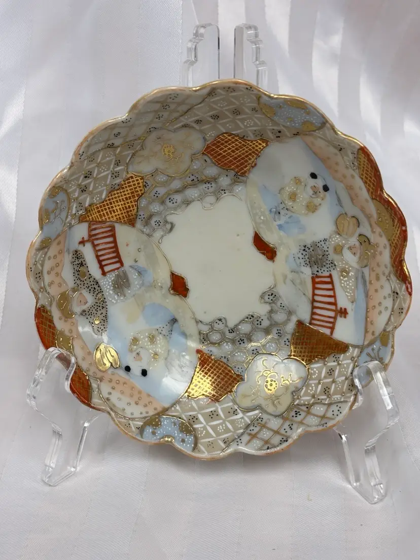 Antique Japanese Kutani Meiji Satsuma Moriage Scalloped 22kt Small Bowl 5.5”