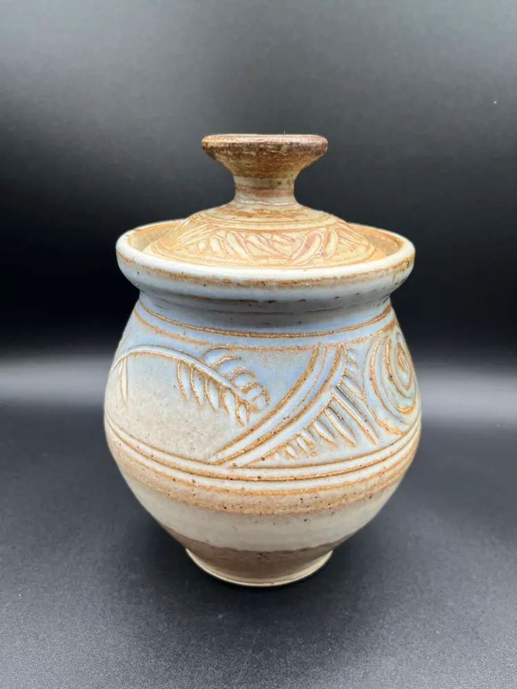 Gorgeous Signed Art Pottery Tan & Blue Harvest Swirl Motif Stoneware Storage Jar With Lid 7.5”