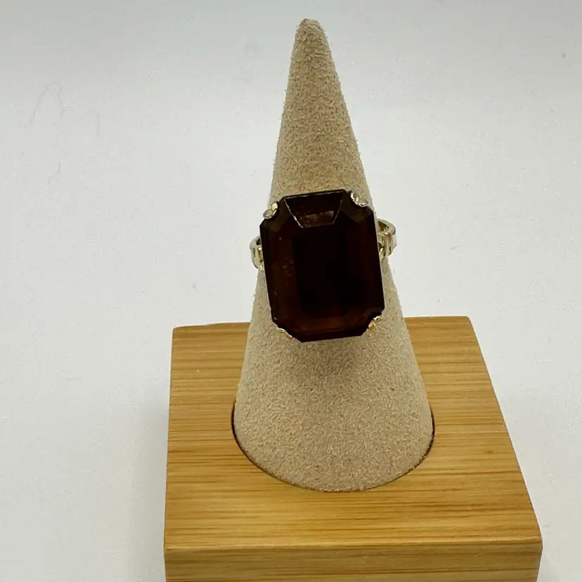 A078 - Avon Gold-tone Amber-colored Ring Size 7.5