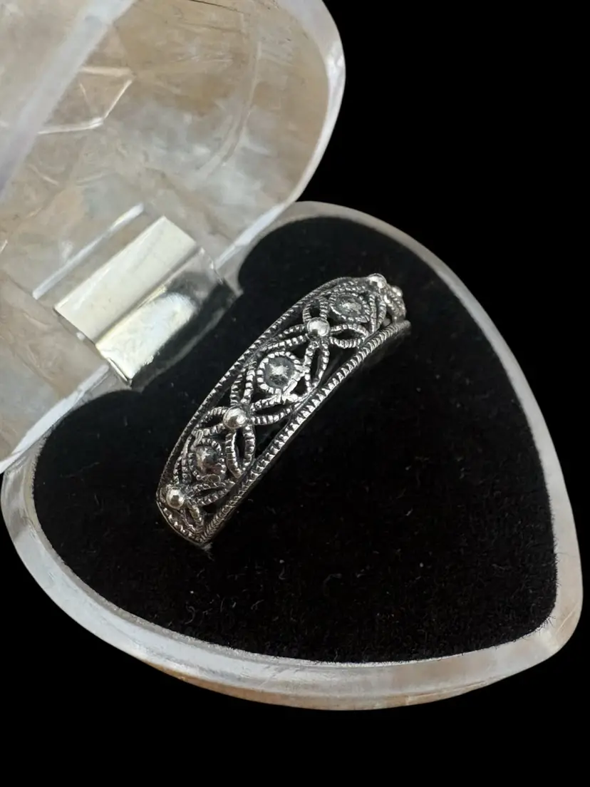 #01 81. 925 Filigree Band- Sz 8