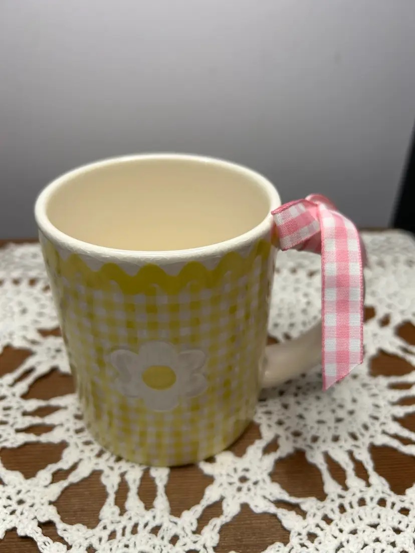 Yellow And White Gingham Hallmark With Daisy Embossed Flower Mug Some Crazing @4” Tall