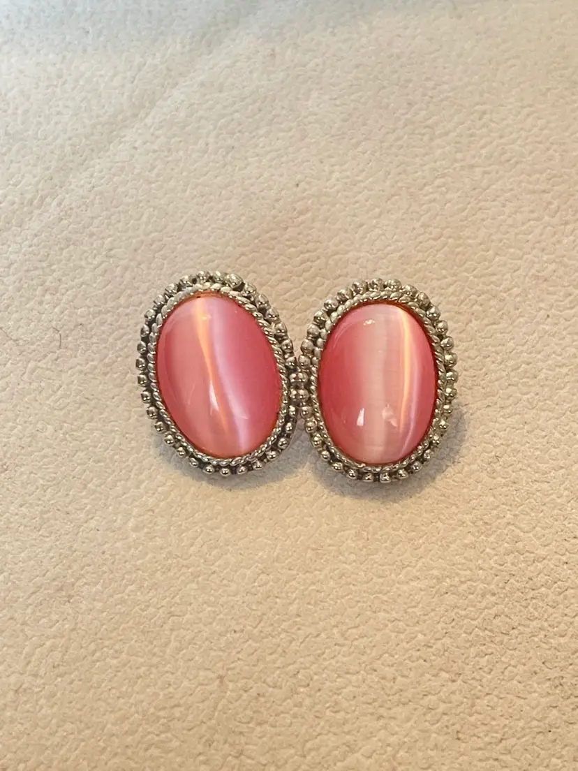 Vintage pink oval pierced earrings