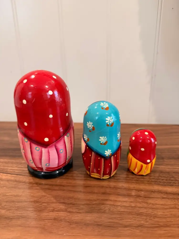 Artist Signed Frog Nesting Dolls 🐸