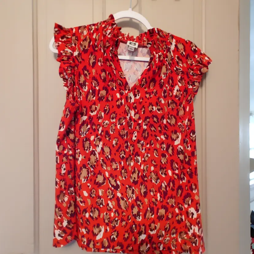 Top- Brand: Anne Klein. Size Large. Orange cheetah top. Material- 95% polyester, 5% elastane. No callouts.