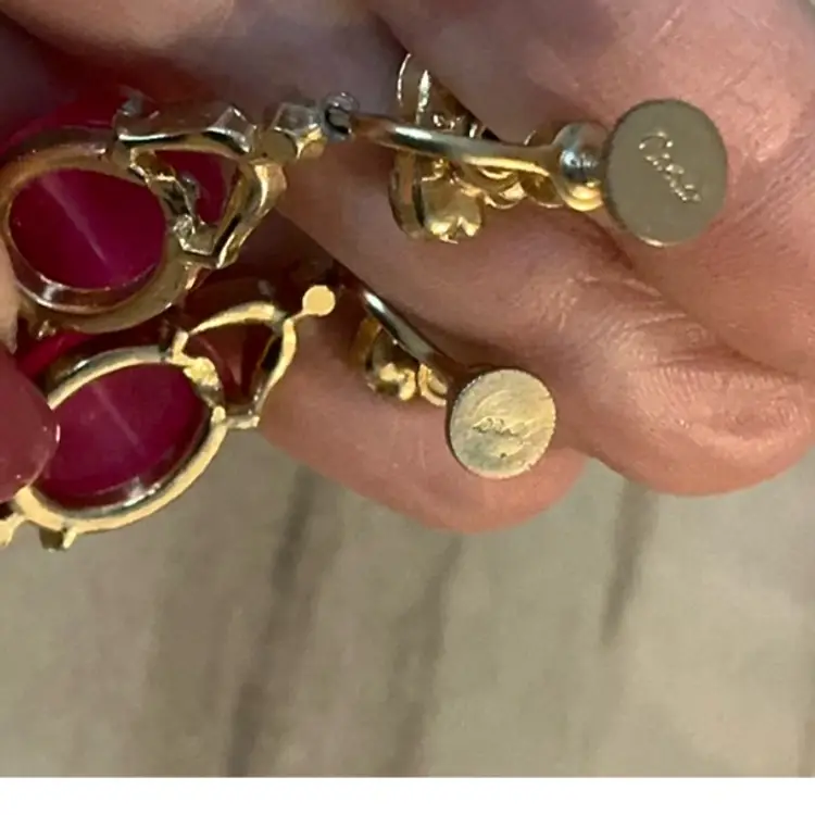 Vintage CORO Gold Tone And Pink Cabochon And Rhinestones Accent 1.5” Dangle Screw Back Ear Rings