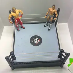 Ring + 2 Figures Play Wear