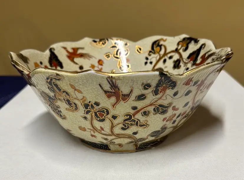 Chinese Gold Embossed Scalloped Edge Bowl Red diamond tea cup mark 10" Porcelain