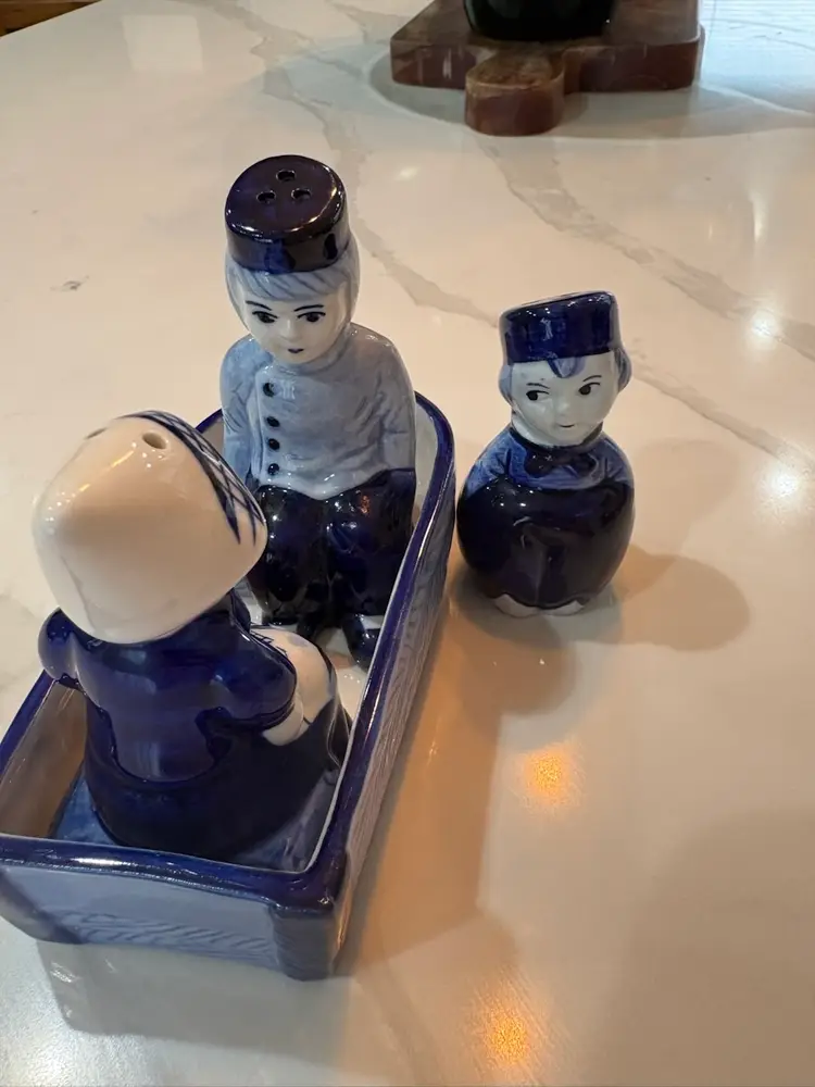 Vintage Delf Blue Boat Family Mom Dad Child Shakers Dutch