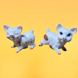 06. Vintage Miniature Pigs Bone China W/ Flowers Figural Salt And Pepper Shakers