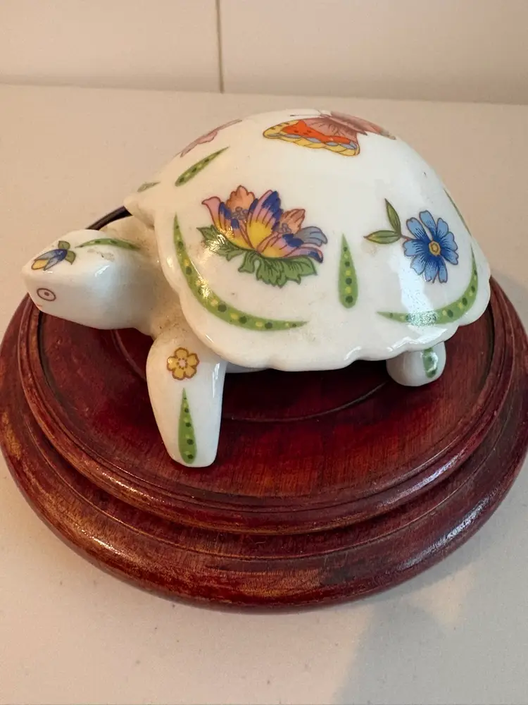 Prestige Vintage Porcelain Turtle Trinket Box