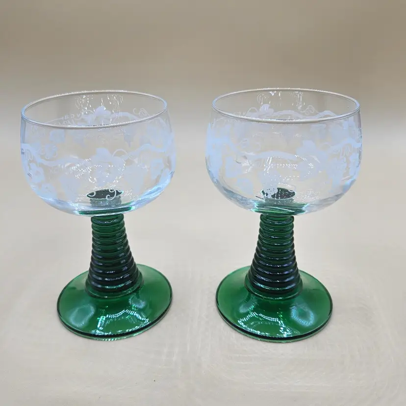 2 Vtg 4.5" Luminarc FRANCE BEEHIVE Green Stem Grapevine Wine Cordial Glasses