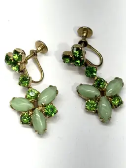 Vintage green glass dangle drop screw back earrings
