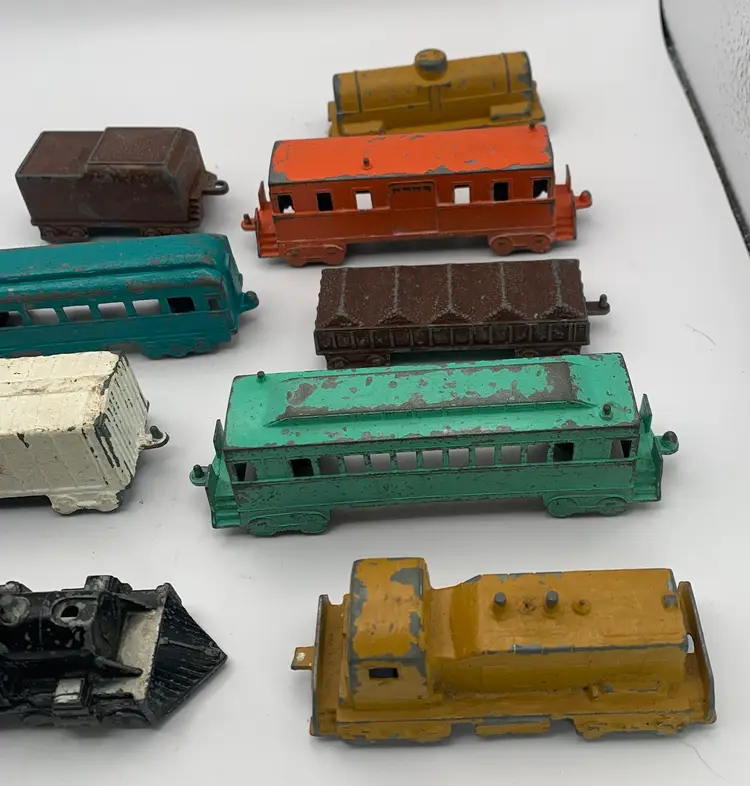 VTG 11- Midgetoy die-cast metal toy train cars. 1970s. USA