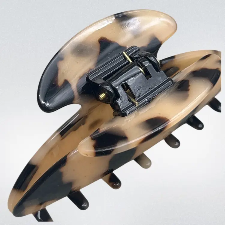 French Atelier Tortoiseshell Acrylic Hair Claw Clip – Made in France | Luxe Neutral Designer Style