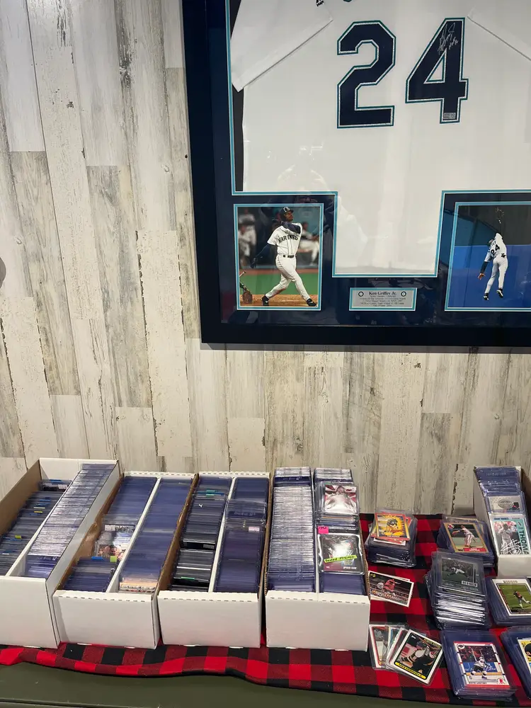 Friday Night Party With The Michigan Reseller All Cards Starting At 2 Dollars. There Is Baseball, Football,basketball,f1, UFC And Hockey!!! Come Stop By And Say Hello 