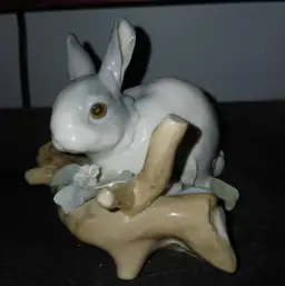 2-3 Vintage LLadro RETIRED "Bunny on a log" figurine