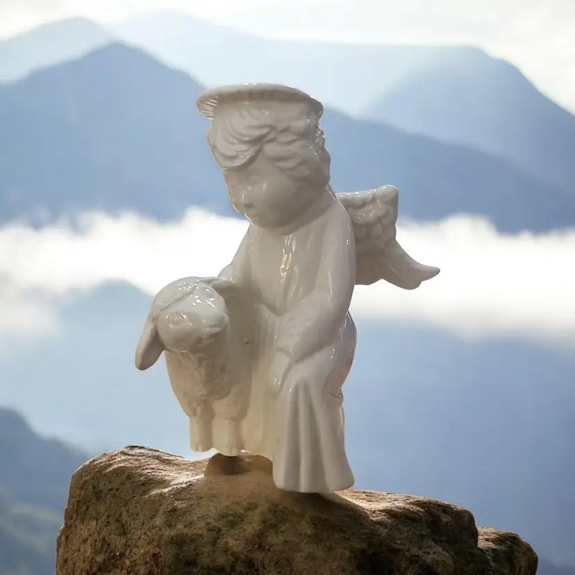 Hard To Find Vintage 1998 Mayco Angel With Lamb High Gloss Off White Figurine