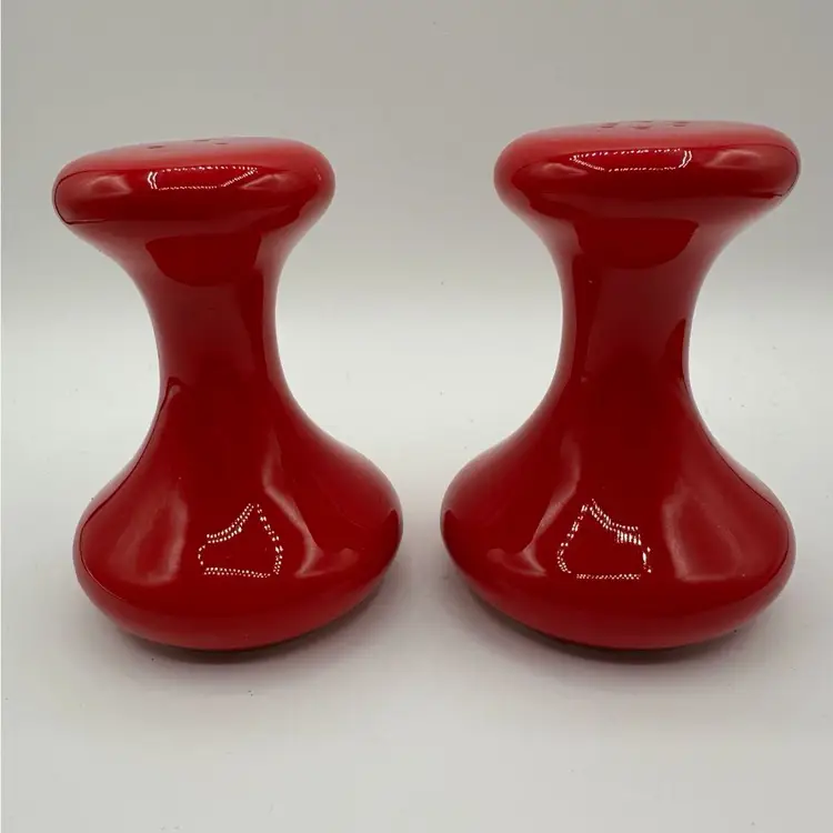 Holiday Designs, Made In The USA
1970. Large Glazed And Oh Very RETRO Salt And pepper Shakers 