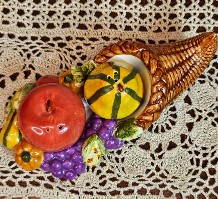 Cornucopia Horn of Plenty Salt & Pepper Shaker Set Thanksgiving Autumn Decor