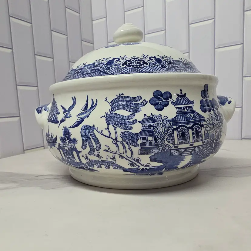 Round Covered Vegetable Bowl by Churchill, Willow Blue (Georgian Shape) collection