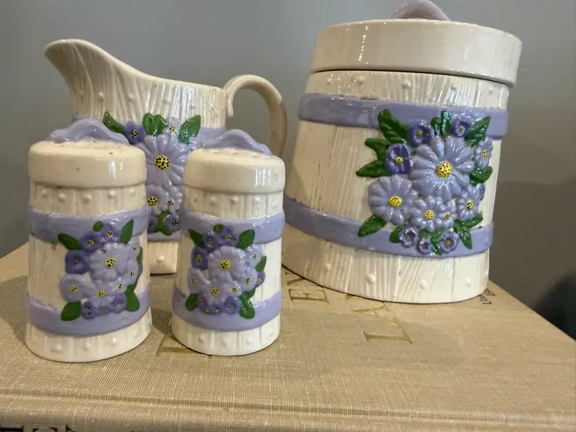 Home Interiors Daisy Floral Barrel Collection 4-Piece Ceramic Set - Creamer, Sugar Jar, Salt and Pepper Shakers