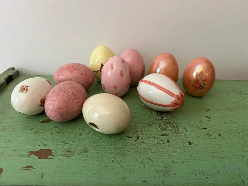 Ceramic Easter Egg Collection. (10) Vintage Hand Painted Decorations.