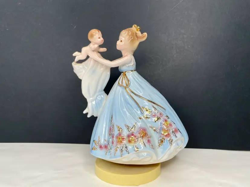 Vtg Josef Originals JOYS OF MOTHERHOOD SERIES Mother & Baby Music Box Figurine