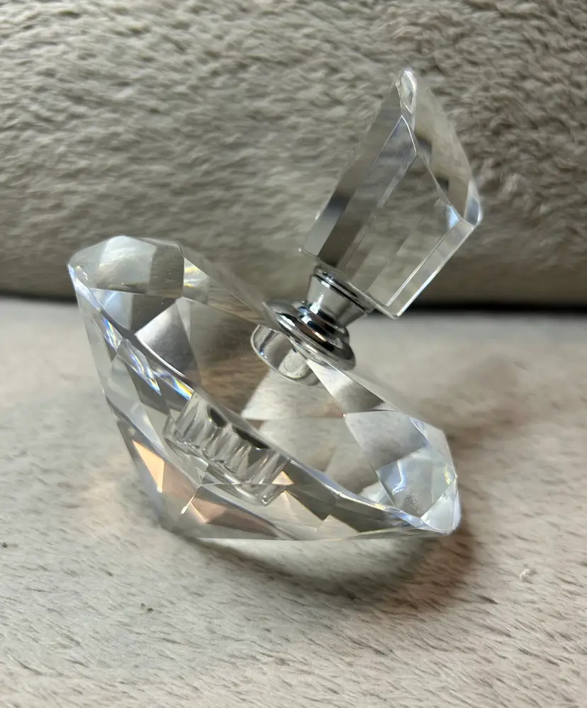 Stunning Everly Quinn Cut Lead Crystal Diamond Shape Perfume Bottle W/Dabber