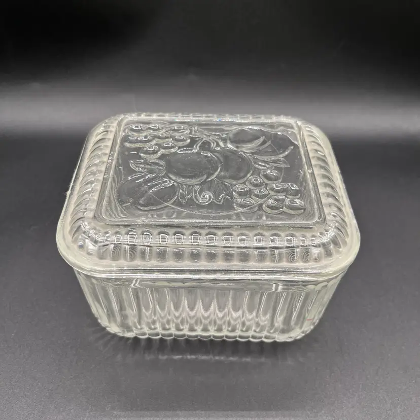 #03 Federal Clear Glass Lidded Fridgie With Fruit Design READ 4.5”