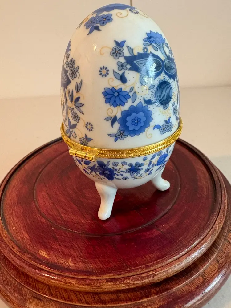 Vintage Porcelain Footed Egg Shaped Hinged Blue Floral Trinket Ring Box