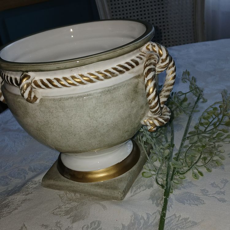 Jakubo Ceramic Vase